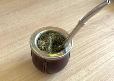 Estudian impactos de yerba mate en la salud bucal