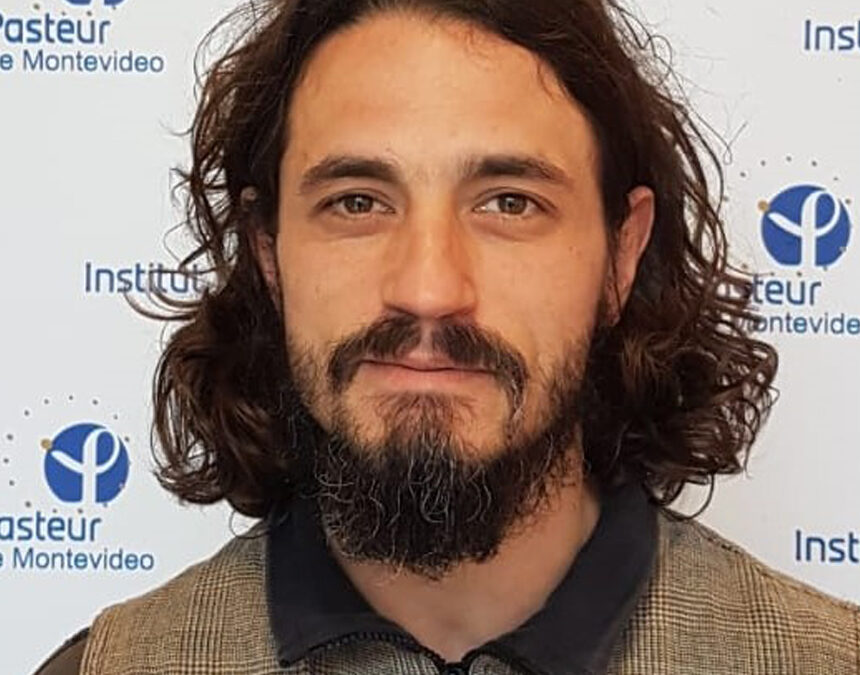 Molecular Evolution and Phylogenies with Shapes